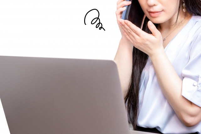 仕事でトラブルが起こっている女性